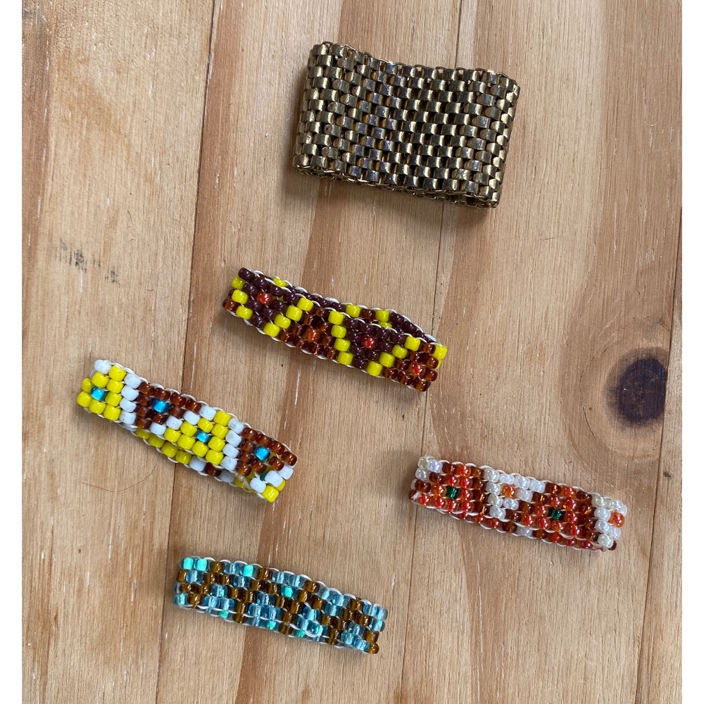 4 Handmade Native American beaded rings & 1 Banana Republic chain ring